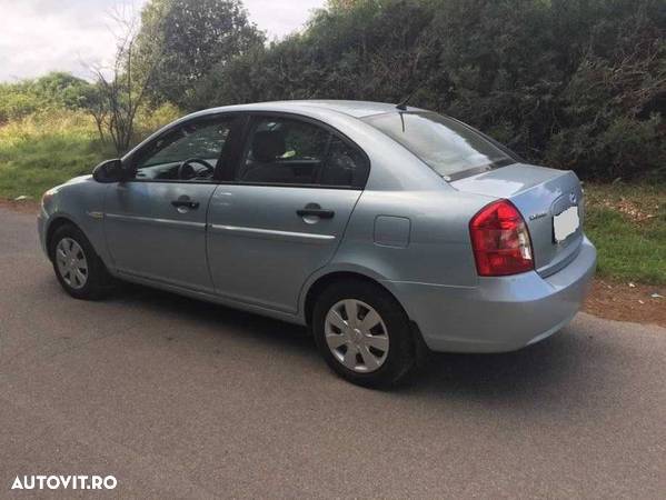 Luneta Hyundai Accent - 2