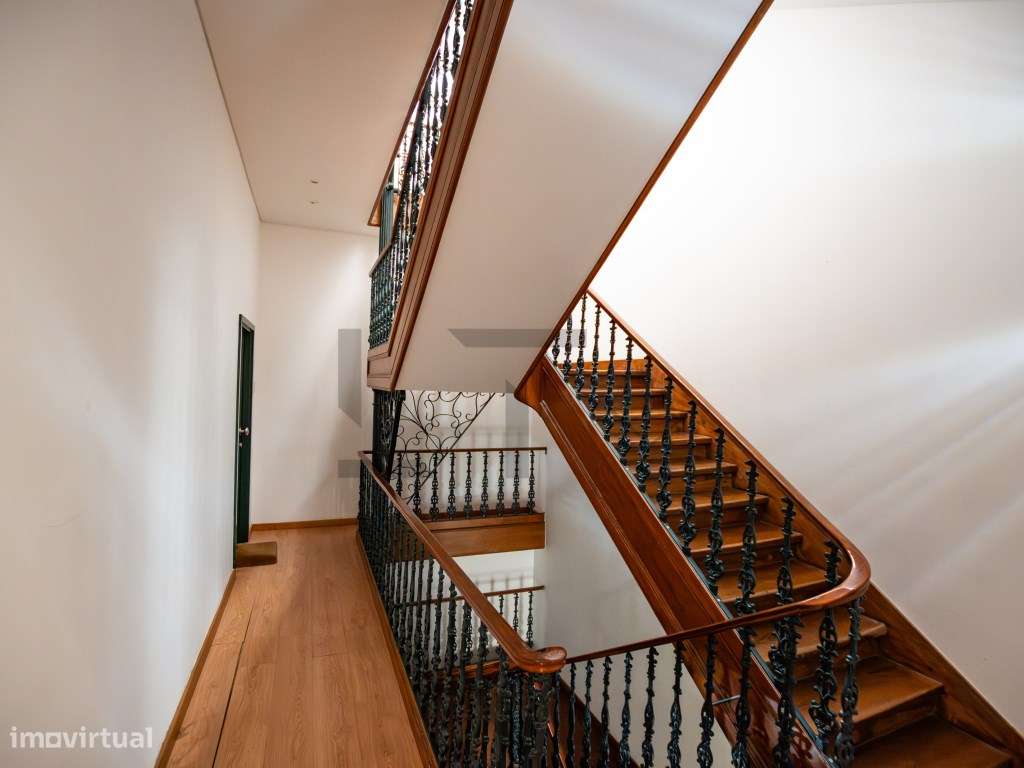 Prédio de Alojamento Local Reabilitado com 7 Unidades + Loja no Bai... - Grande imagem: 4/13