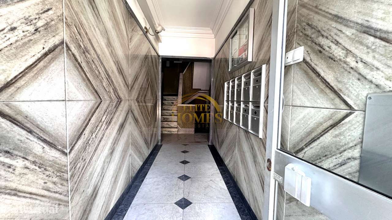 T2 Remodelado com Vista Desafogada, em Linda-a-Velha.-19