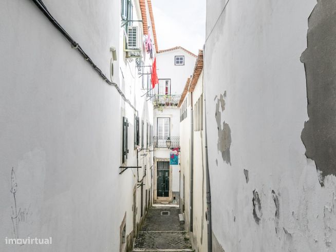 Prédio Típico para Reabilitar em Alfama com Vista Rio e Potencial d...-24