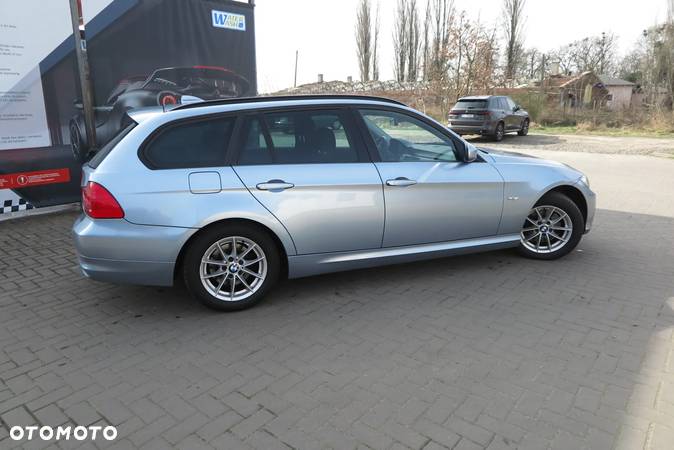 BMW Seria 3 320d DPF Touring - 13