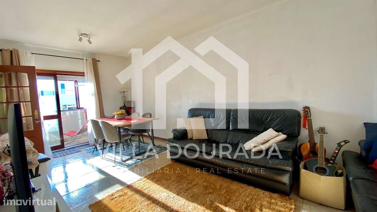 apartamento T2+1 na Urbanização dos altos Maia-0