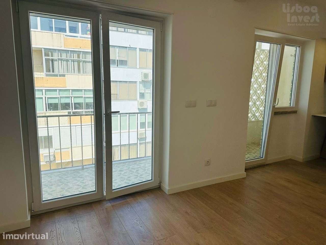 Vendo T2 Almada Totalmente Remodelado-6