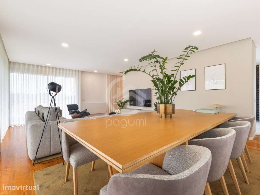 Moradia Contemporânea | 1.470 m² | A 1 Minuto da A4-7
