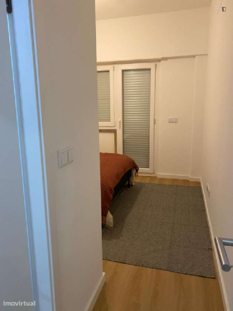 Quarto - localizado em Benfica Lisbon - Grande imagem: 5/7