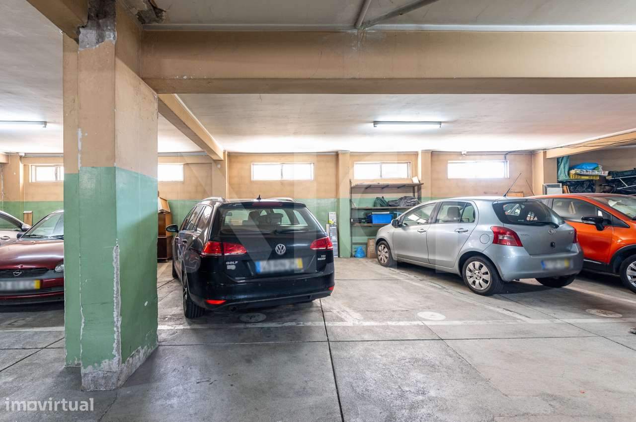 T2+1 com Varandas, Lugar de garagem, Totalmente Remodelado - Paranhos-35