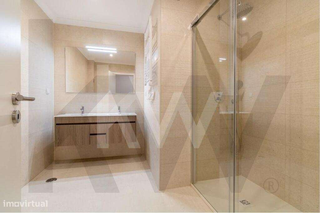 São Domingos de Benfica | Apartamento T2 Remodelado c/ varanda junto a-19