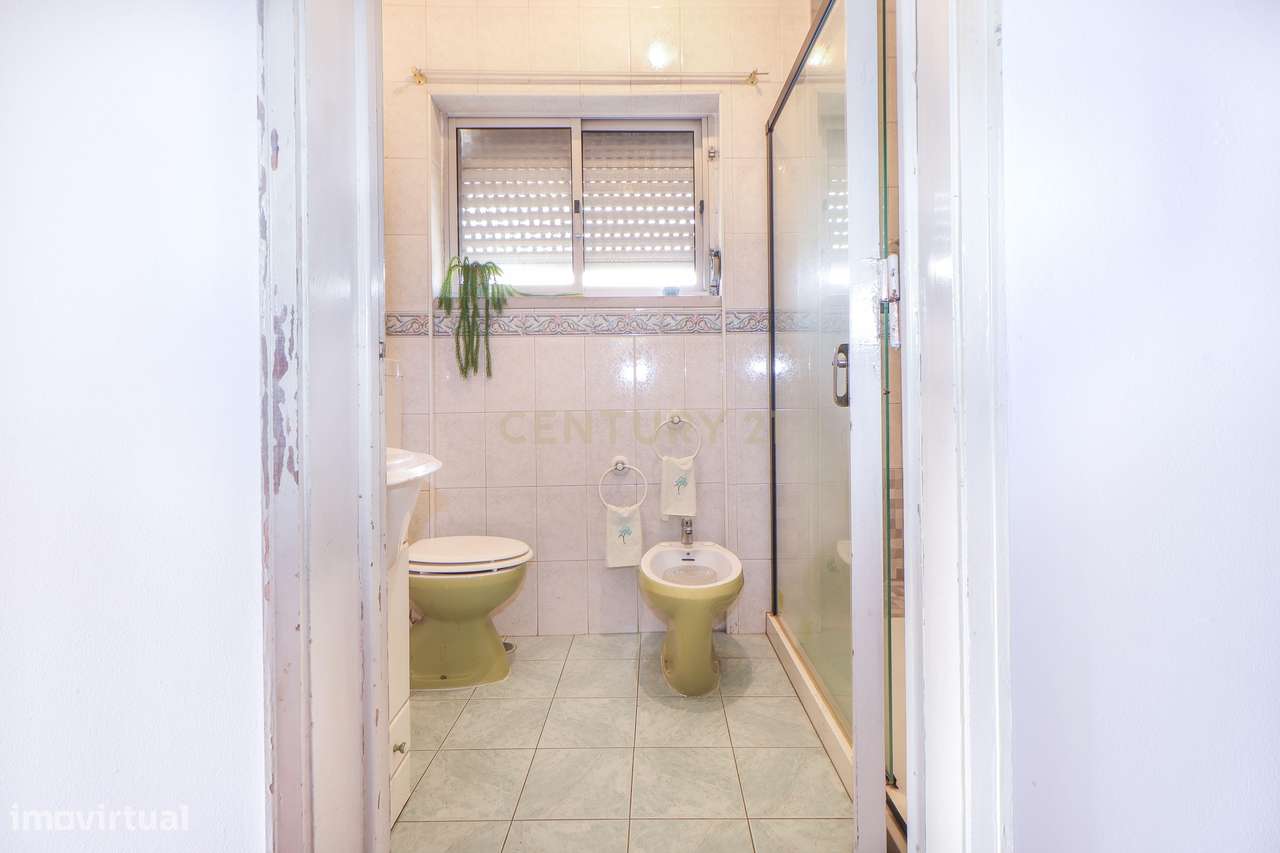 Apartamento T2 na Cruz de Pau - Amora - Seixal-17