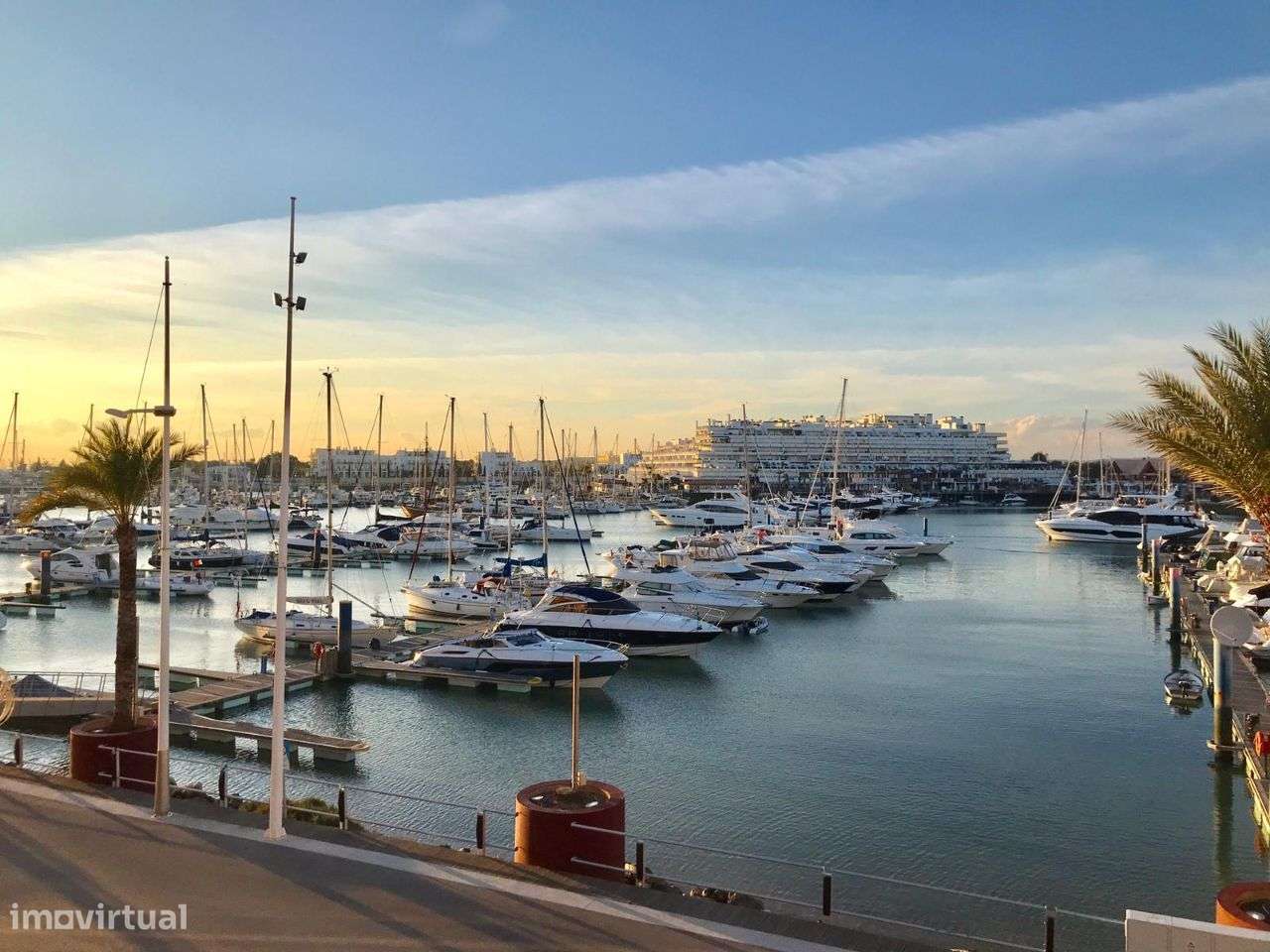 Arrenda-se (Anual/Temporário) | T1+1 | Marina de Vilamoura - Grande imagem: 2/14