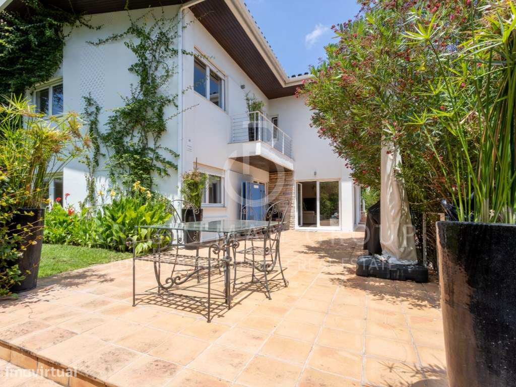 Moradia T6 com jardins, piscina e vista rio no Restelo - Grande imagem: 4/60