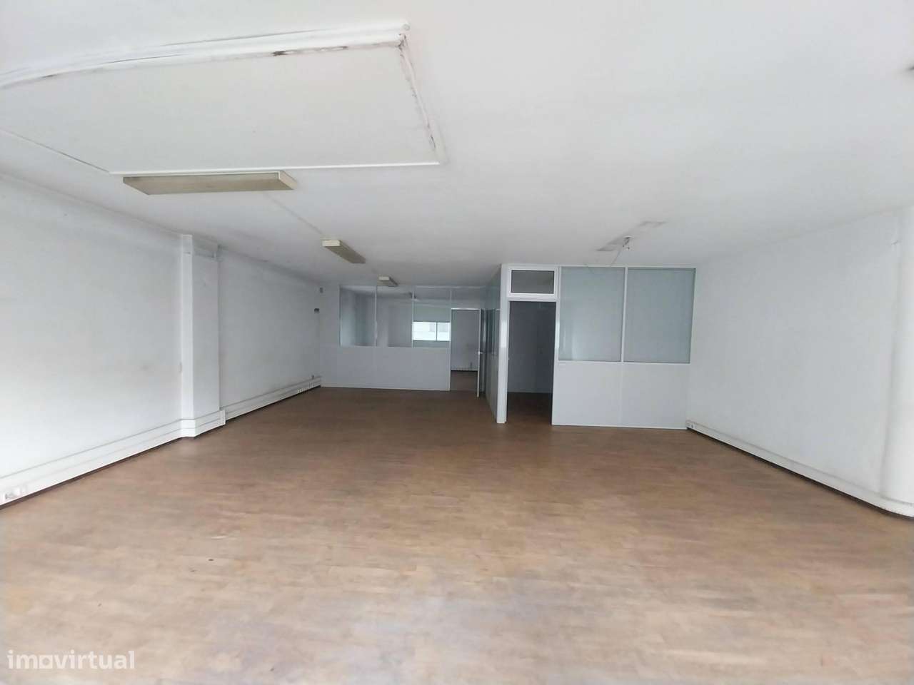 Escritório Versátil com Estacionamento no Centro Comercial - Grande imagem: 3/10