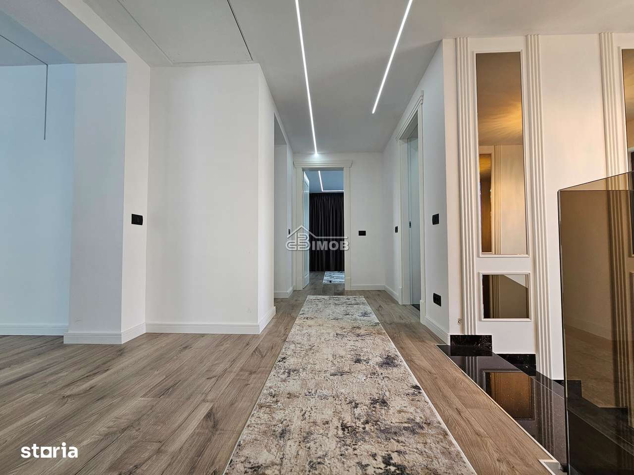 Vila de lux la 2 minute distanta fata de oras - Imagine principală: 4/18