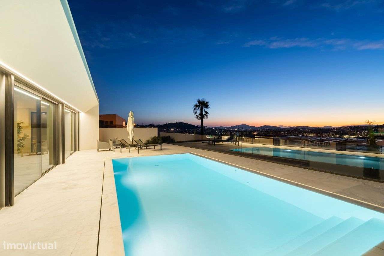 Moradia V3+1 com Piscina e Vista Deslumbrante sobre a Cidade - Grande imagem: 4/60