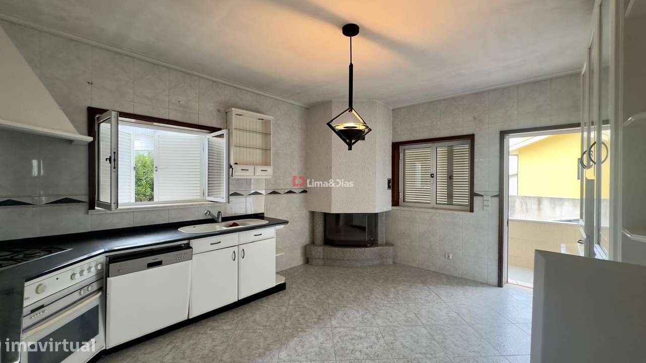 Moradia Isolada T4 Venda em Santa Maria da Feira, Travanca, Sanfins e-2