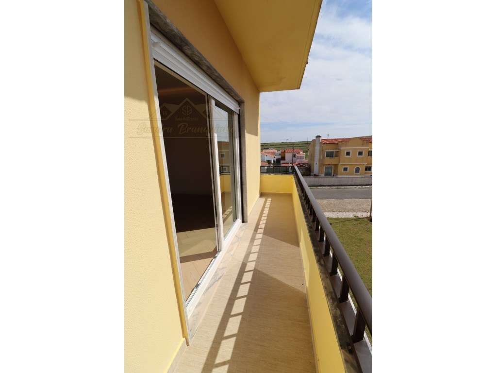 Apartamento RENOVADO(novo) com vista mar-31