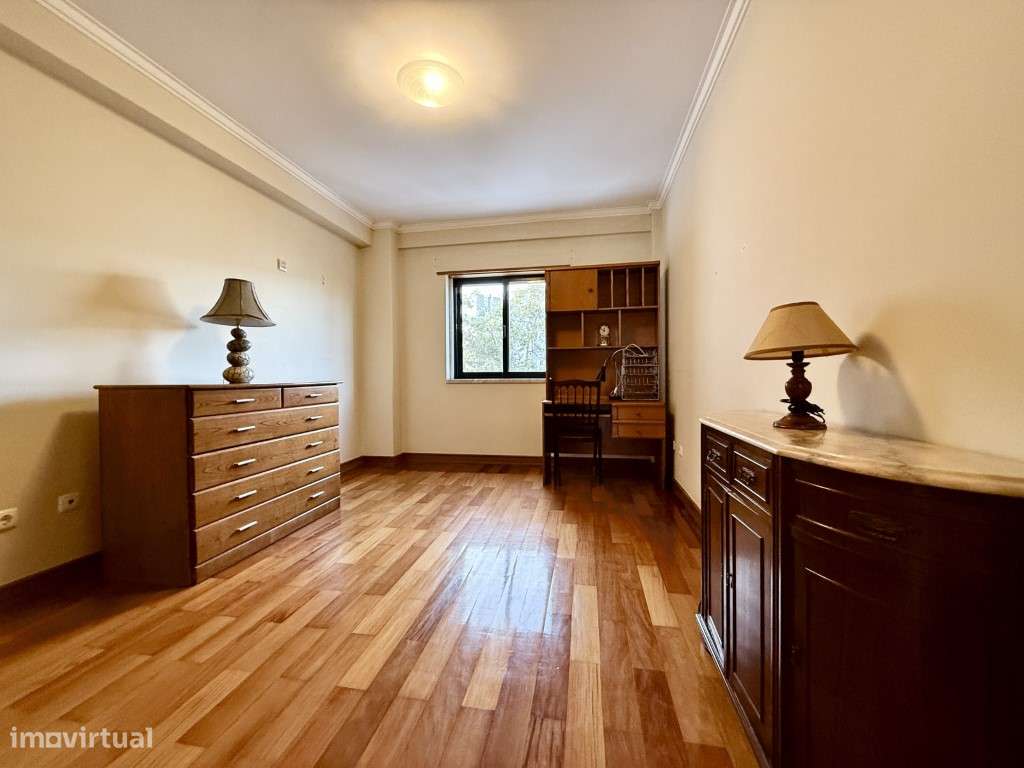 Apartamento T2 com parqueamento em Odivelas-6