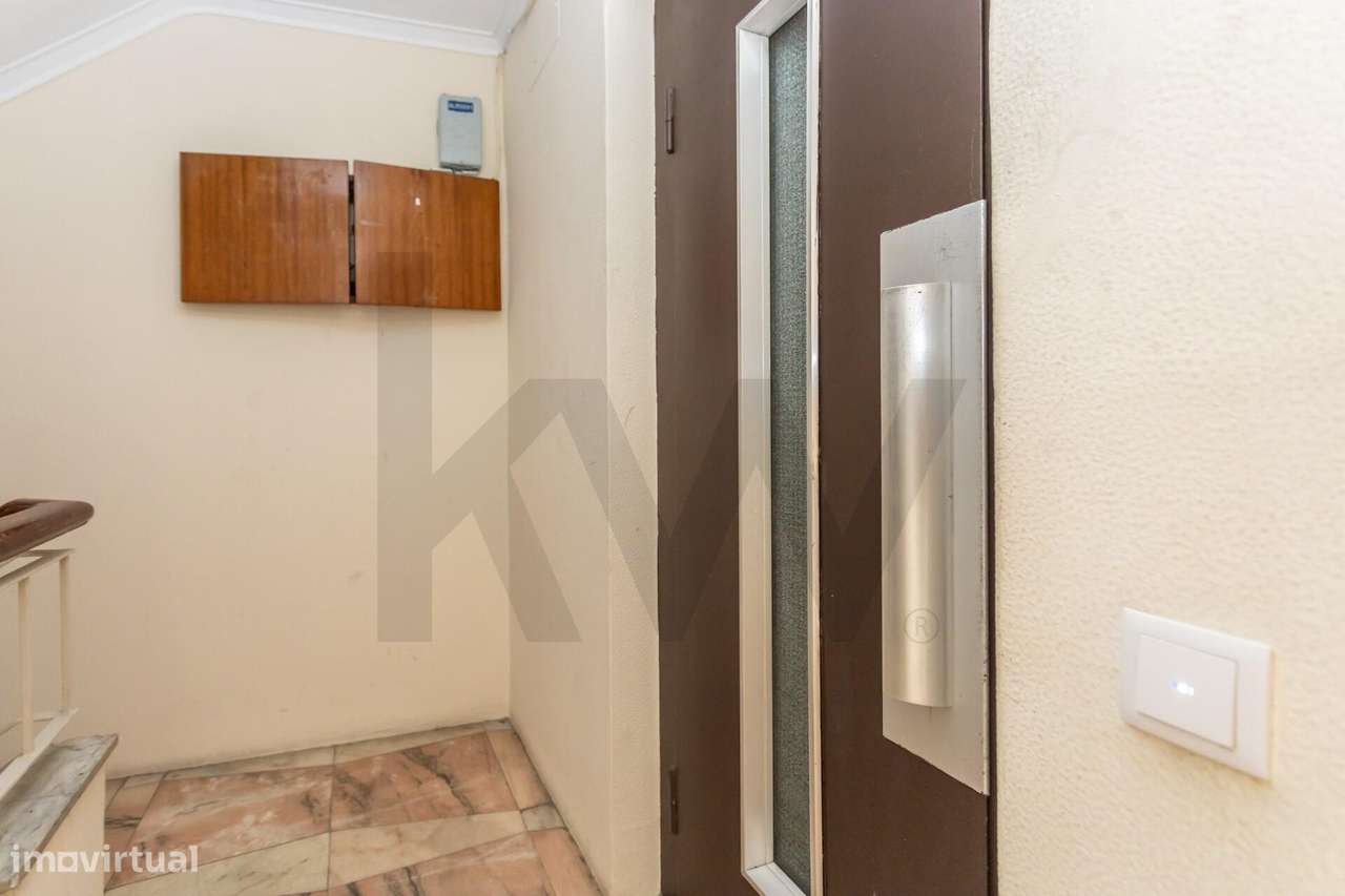 Apartamento T4 transformado em T3 totalmente remodelado na Cova da Pi-29