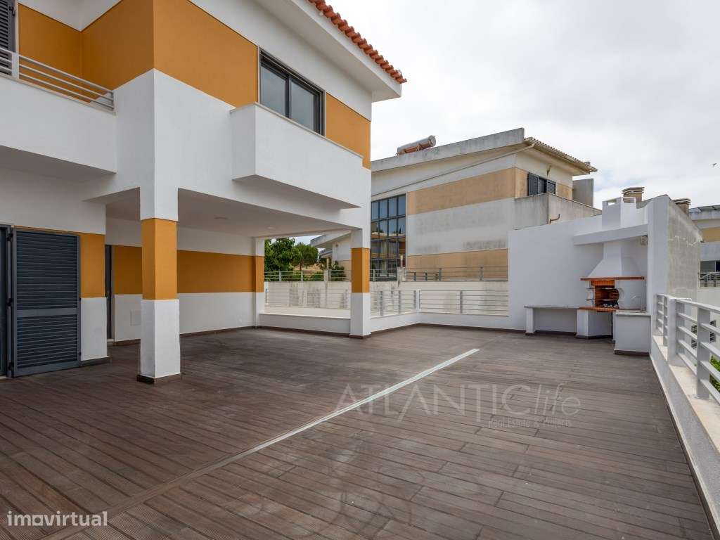Moradia T3 Amadora com Excelentes Áreas e Espaço Exterior-33
