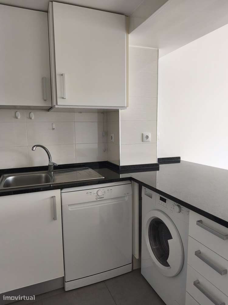 T1 Av. Columbano Bordalo Pinheiro, bem conservado, cozinha equipada. - Grande imagem: 5/28