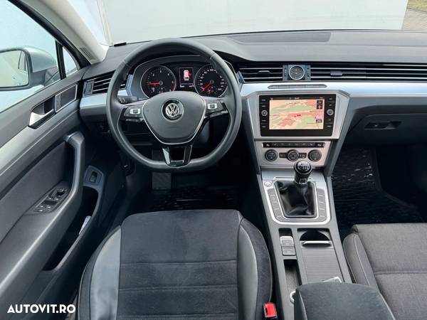 Volkswagen Passat Variant 2.0 TDI R Executive - 10