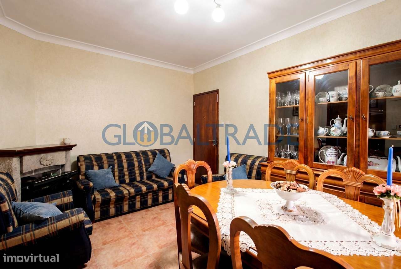 Moradia T2 com Terreno de 537m² e Potencial de Duas Habitações – Maia-14