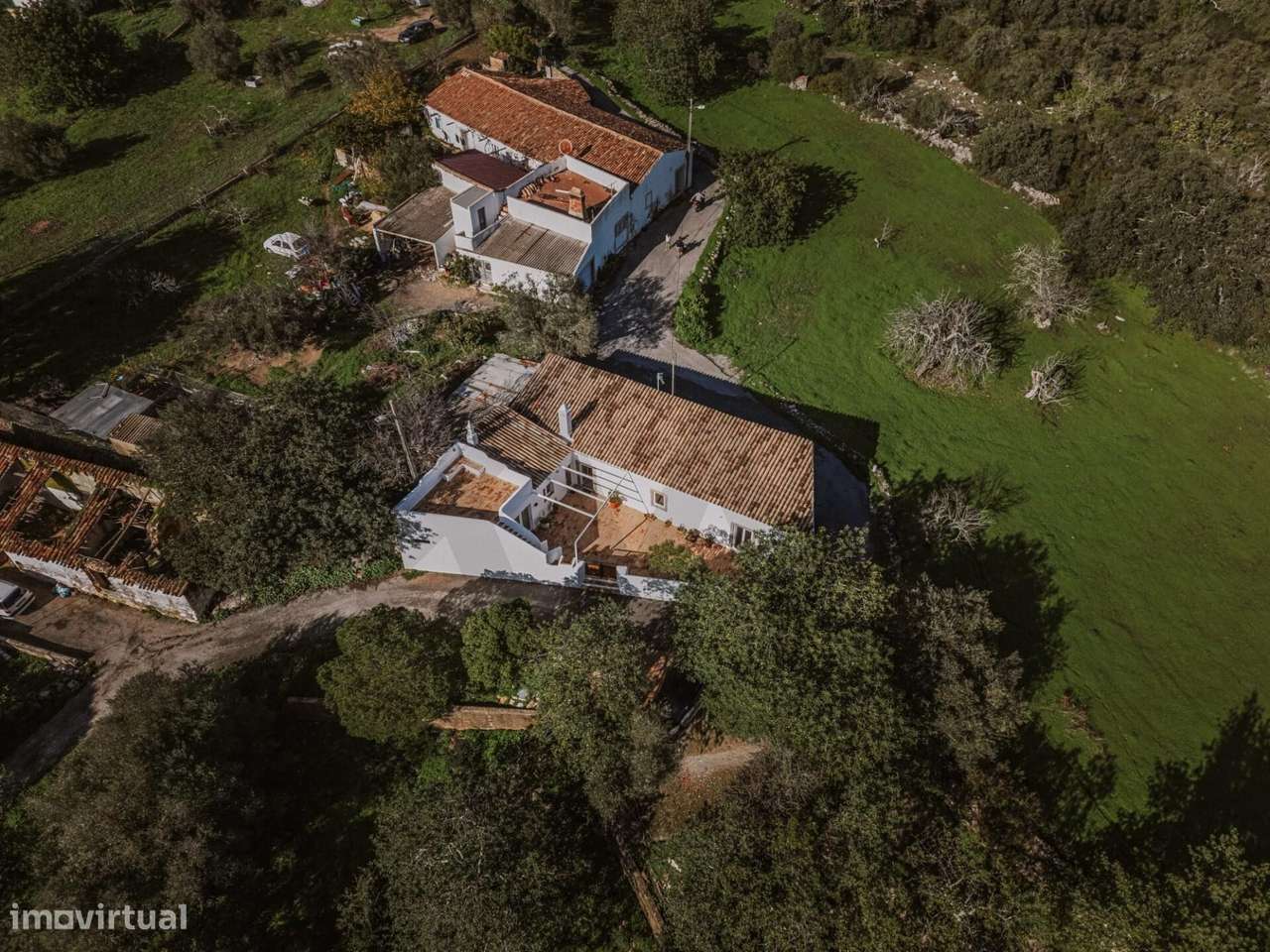 MORADIA  ESPAÇO EXTERIOR  E ZONA DE ESTACIONAMENTO PRIVATIVO-37