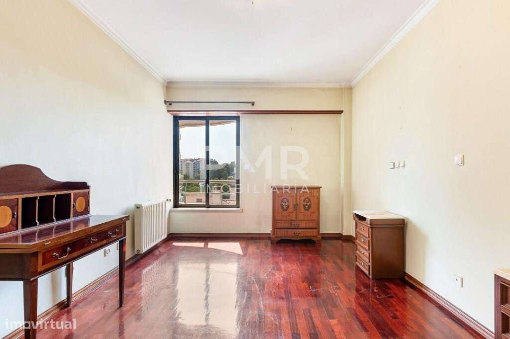 Apartamento T4 no Lumiar-17