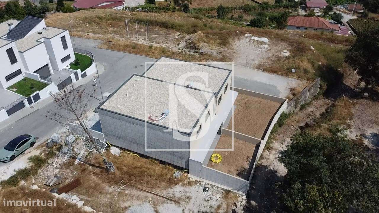 Vivendas T3 em banda situadas em Lanhoso- Póvoa de Lanhoso-11