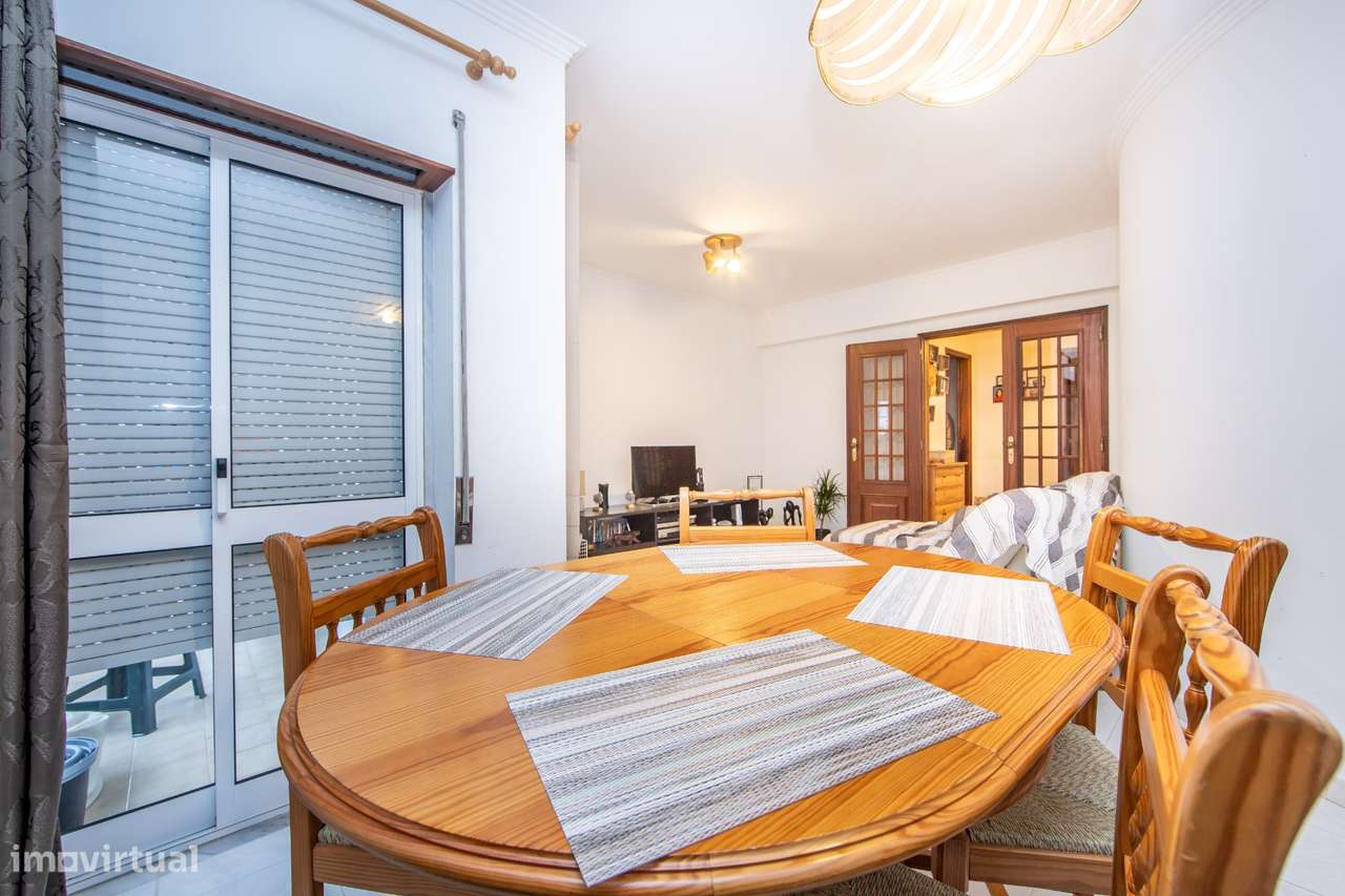 Quarto c/ acesso a varanda em Almada, Sobreda, Vale de Grou - Grande imagem: 5/7