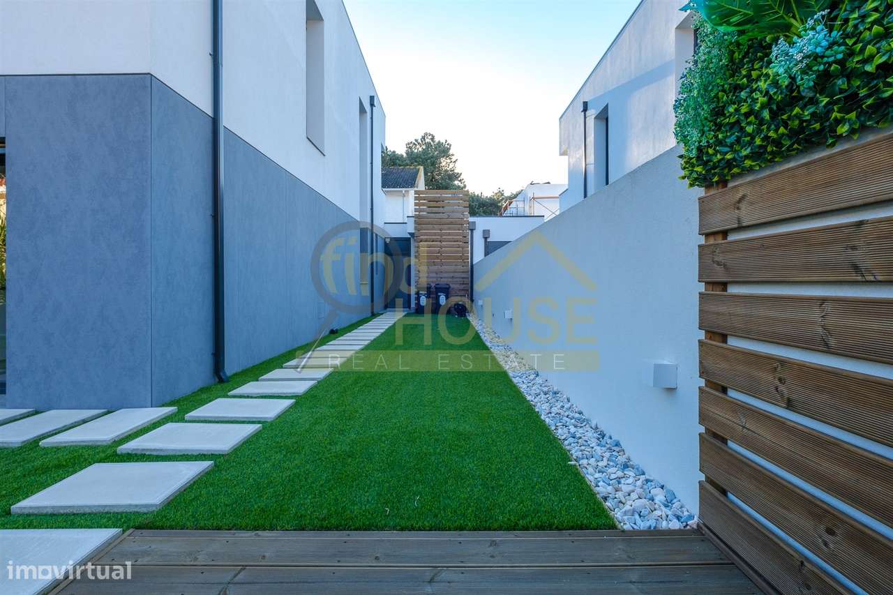 Moradia Isolada V3 com piscina junto à Herdade da Aroeira-37