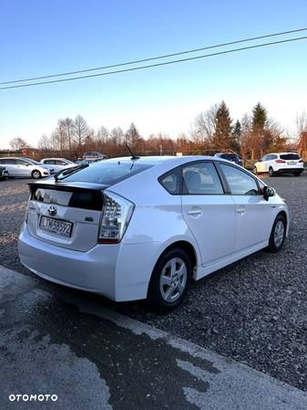 Toyota Prius (Hybrid) Executive - 4