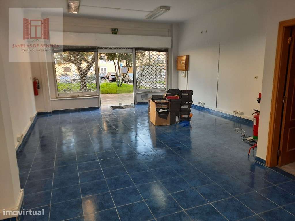 Loja à Quinta do Barros, com excelente estacionamento - Grande imagem: 2/14