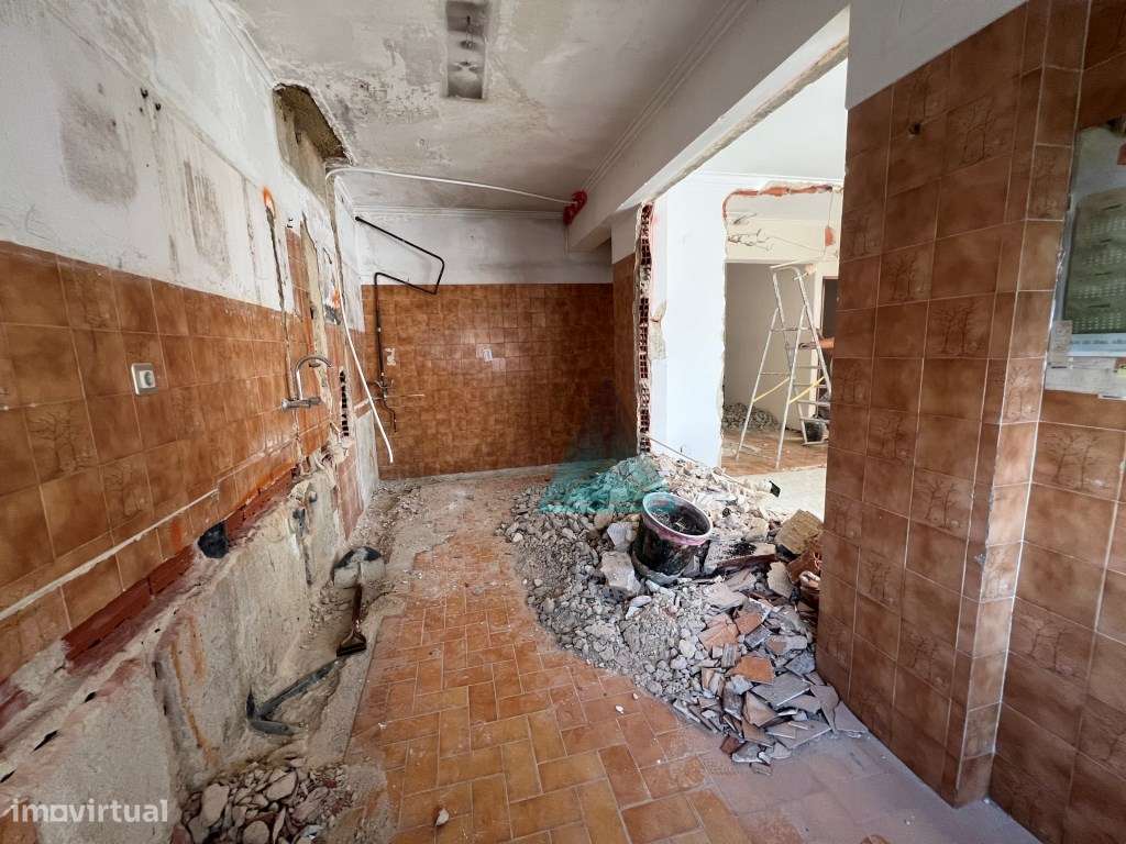 Apartamento T3 Semi-Remodelado na Arrentela 2º andar-3