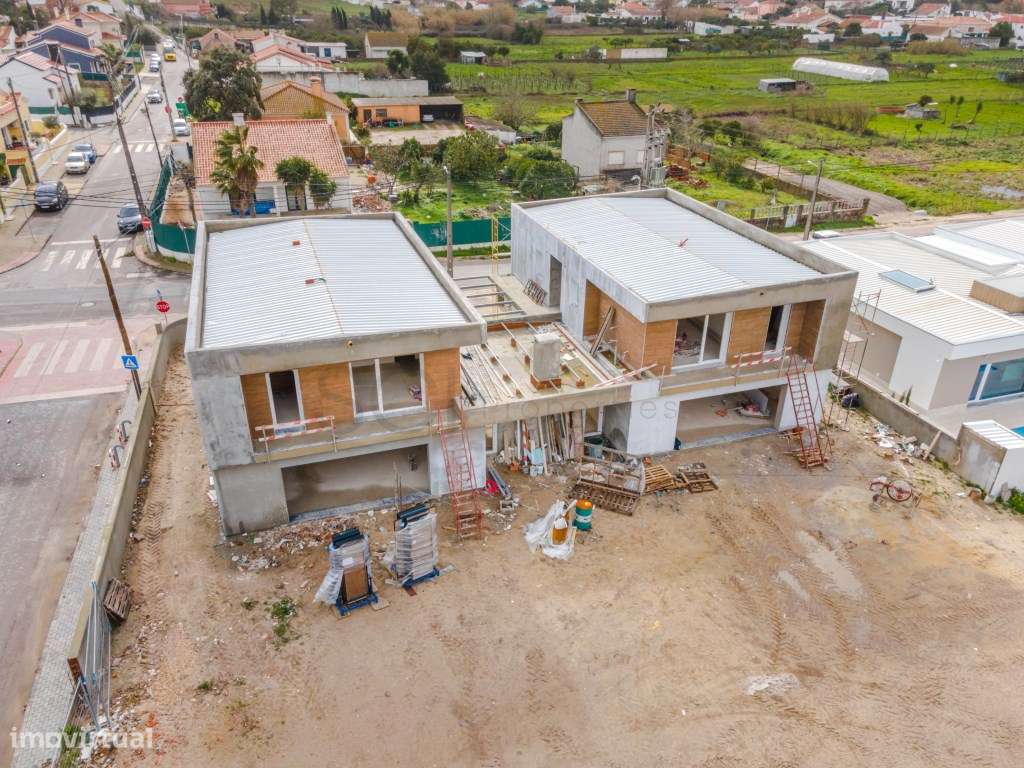Moradia T4 Independente com Garagem e Piscina em Azeitão-31