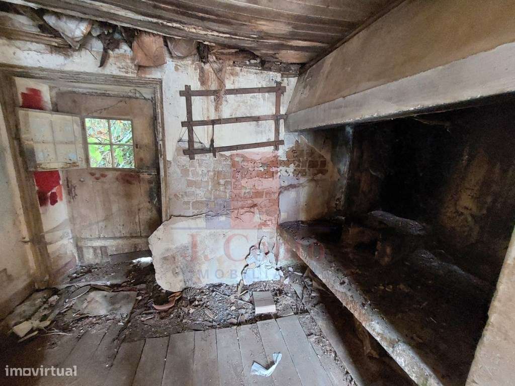 Casa Antiga para Restauro, Salir de Matos-28