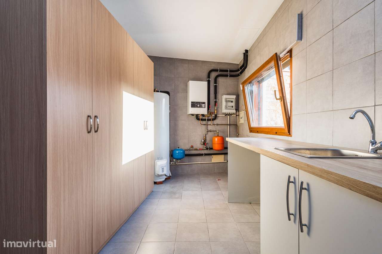 Moradia T4 renovada | Piscina Aquecida - Parceiros-53