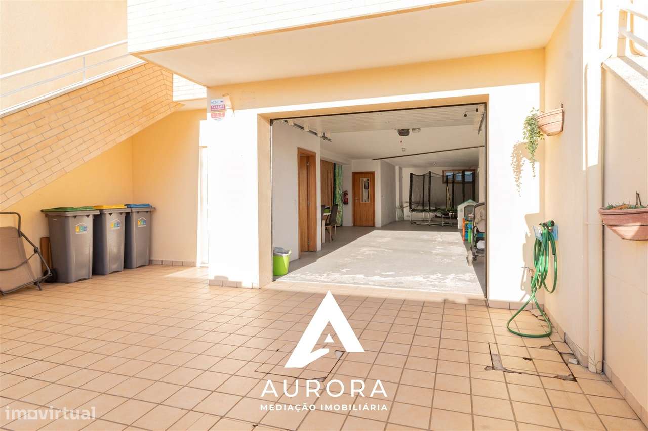 Moradia T3 em Lobão | Áreas amplas, terraço e garagem para três viatur-24