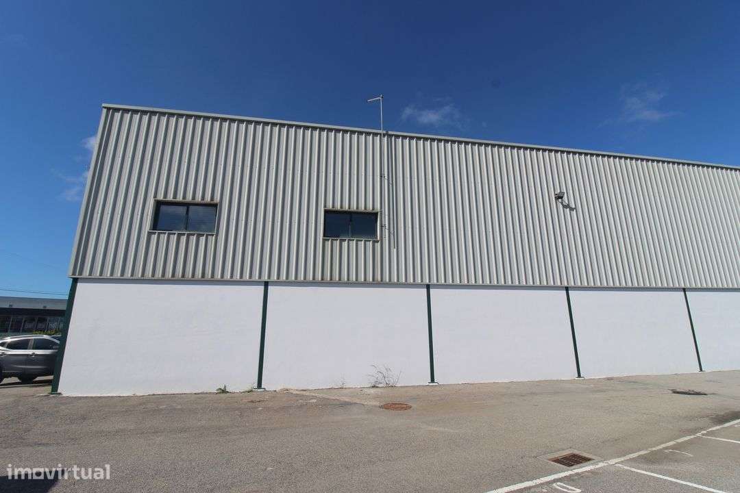 Excelente Armazém em Esmoriz-16