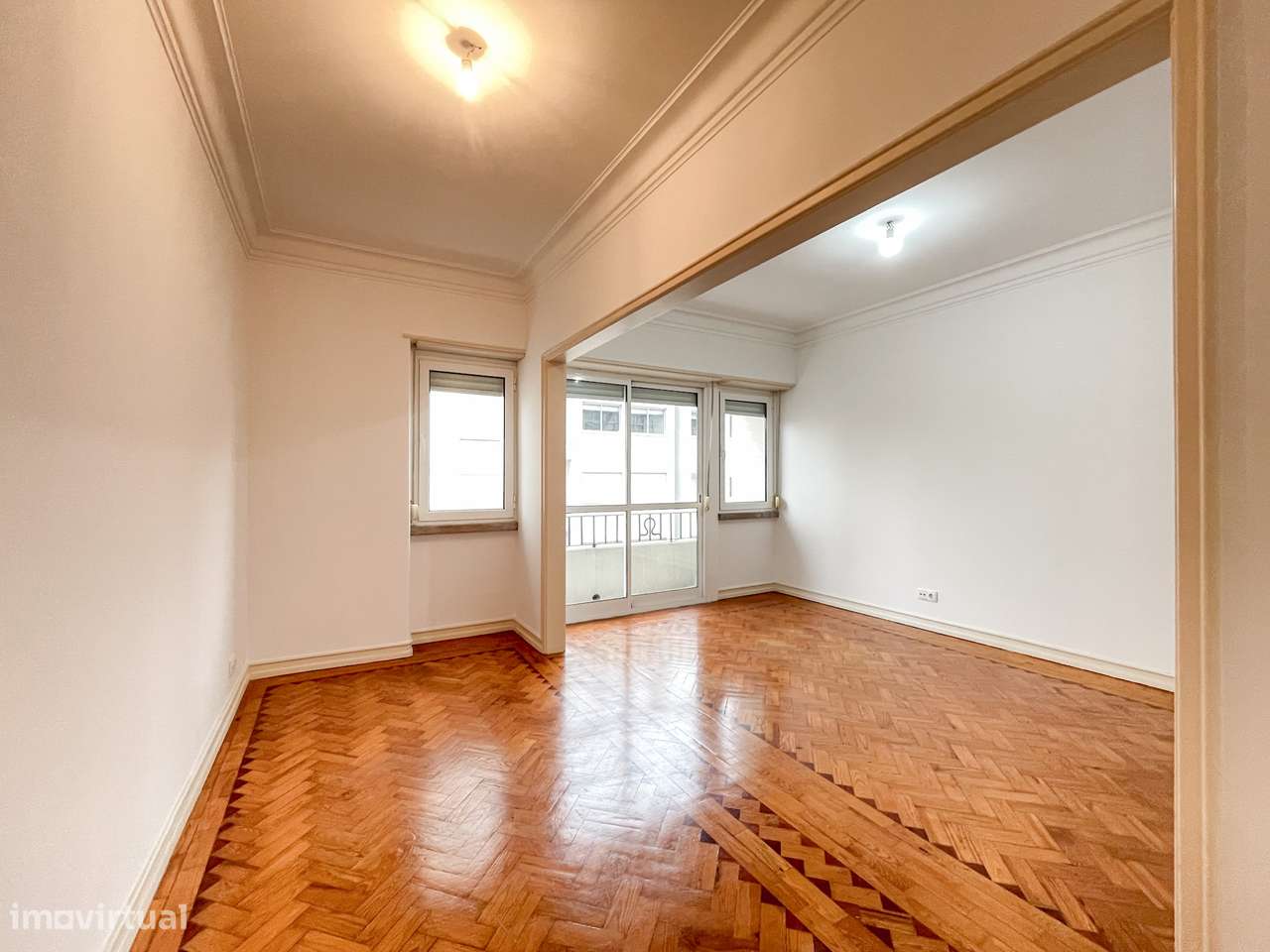 T3 Amplo Remodelado com Duas Suites e Varanda - Areeiro - Grande imagem: 2/35