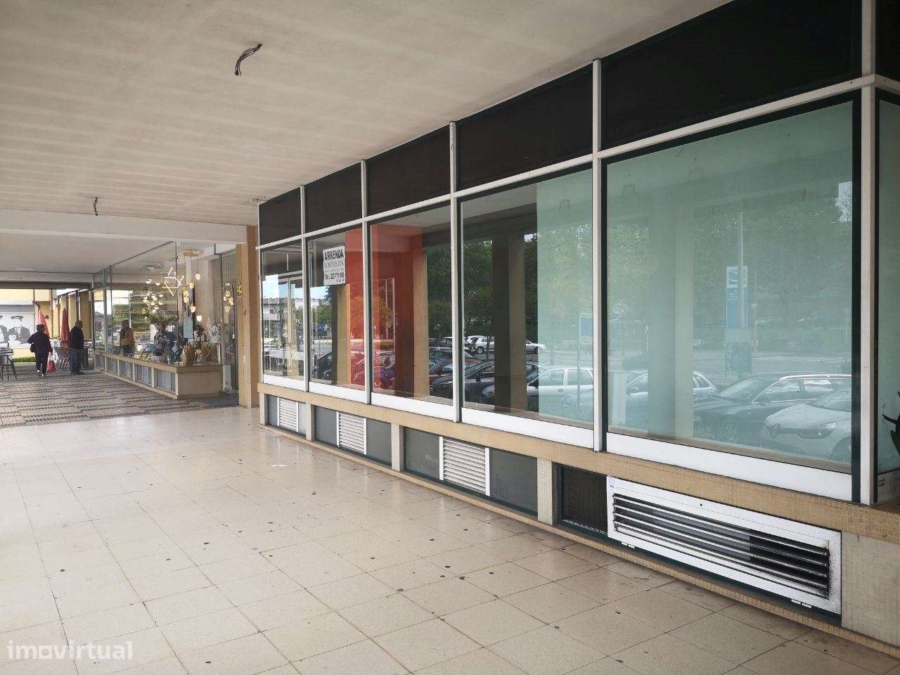 Loja com 269m2 - Zona Central - Frente Hosp. São João Madeira - Grande imagem: 4/10