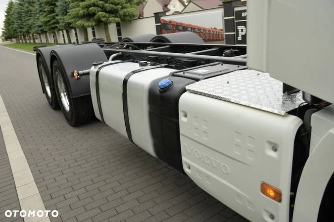 Volvo FH750 ///* 2017 */// 6X4 PODWOZIE /// RETARDER /// FULL WERSJA - 16