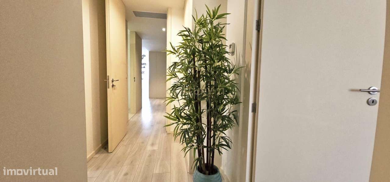 Apartamento T3 de Luxo em Braga – Ferreiros, Zona Nobre-16