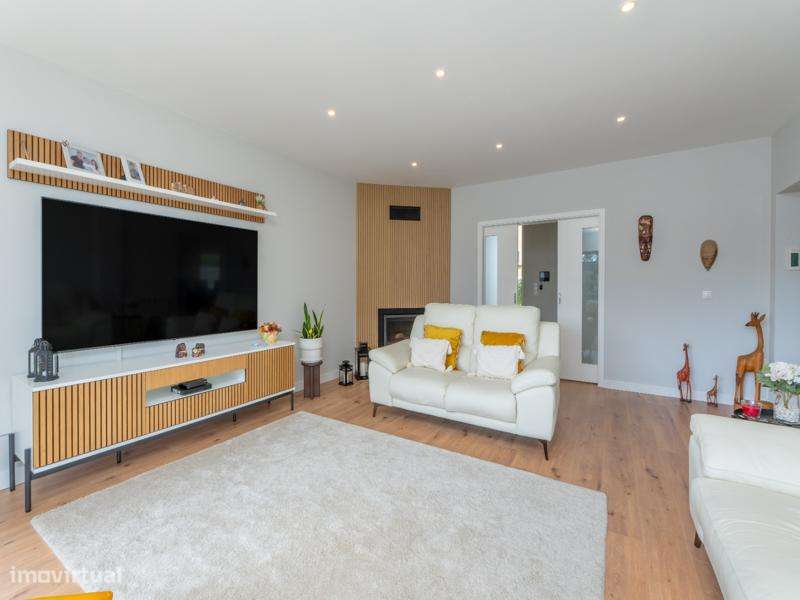 Excelente Moradia Isolada com 5 ass. Garagem, Anexo e Jardim - Grande imagem: 3/46