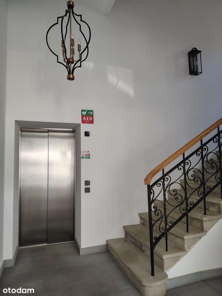 BIURO PRESTIŻOWA LOKALIZACJIA Z WINDĄ W KAMIENICY ZE SŁYNNYM MURALEM - Pełny obrazek: 4/8