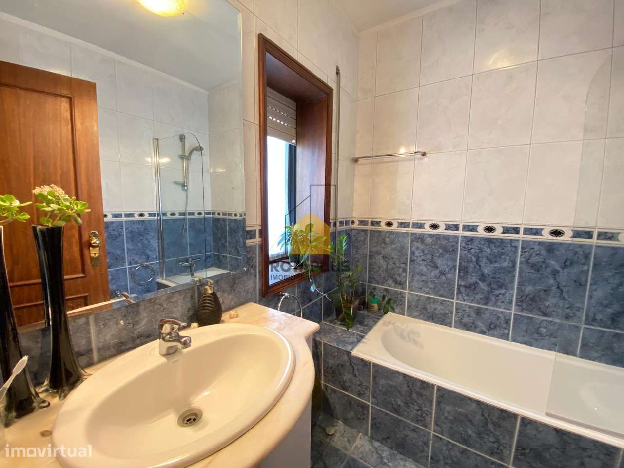 Apartamento T1+1 com Excelente Varanda e Garagem-13