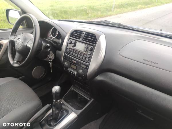 Toyota RAV4 2.0 VVT-i 4x4 - 21