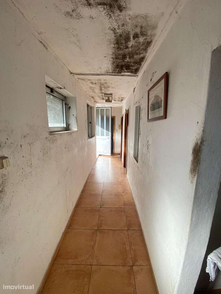 Moradia Geminada T1 p/ recuperar - Oportunidade! - Grande imagem: 2/10