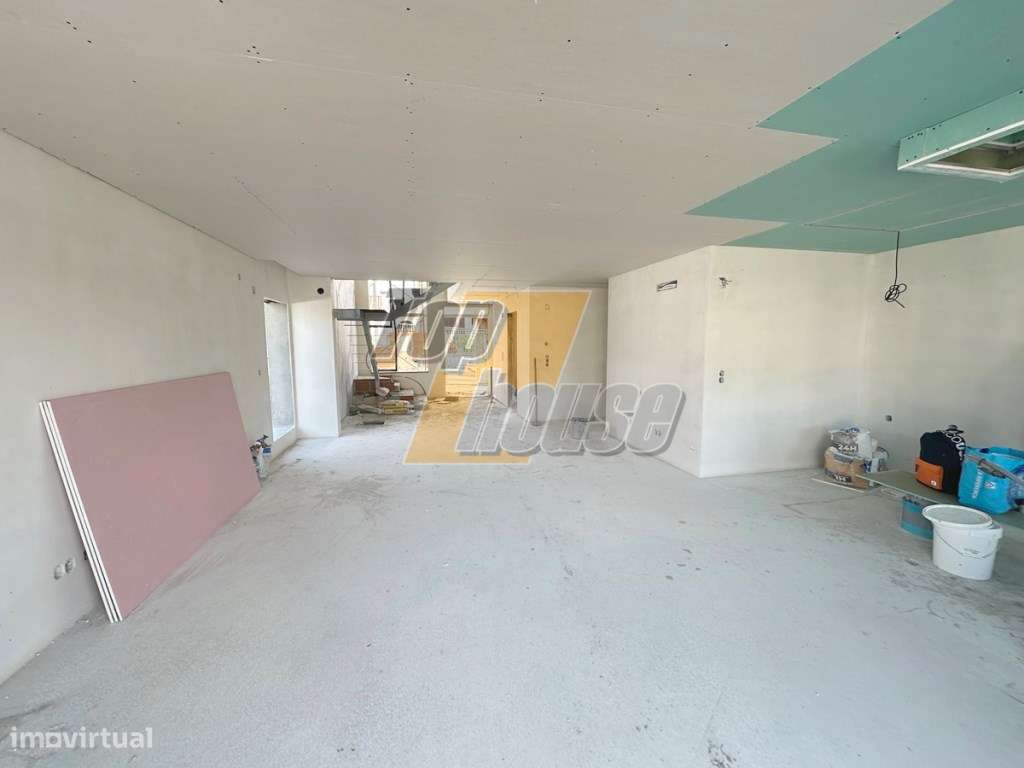 Moradia isolada V4 com piscina -Charneca de Caparica-11