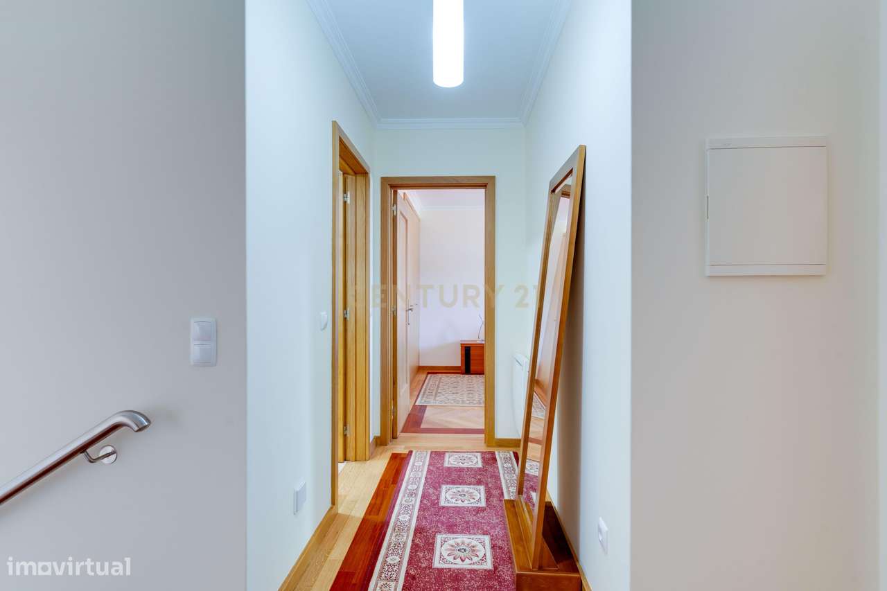 Moradia T3, Águas-furtadas + Cave com possibilidade +T1-7