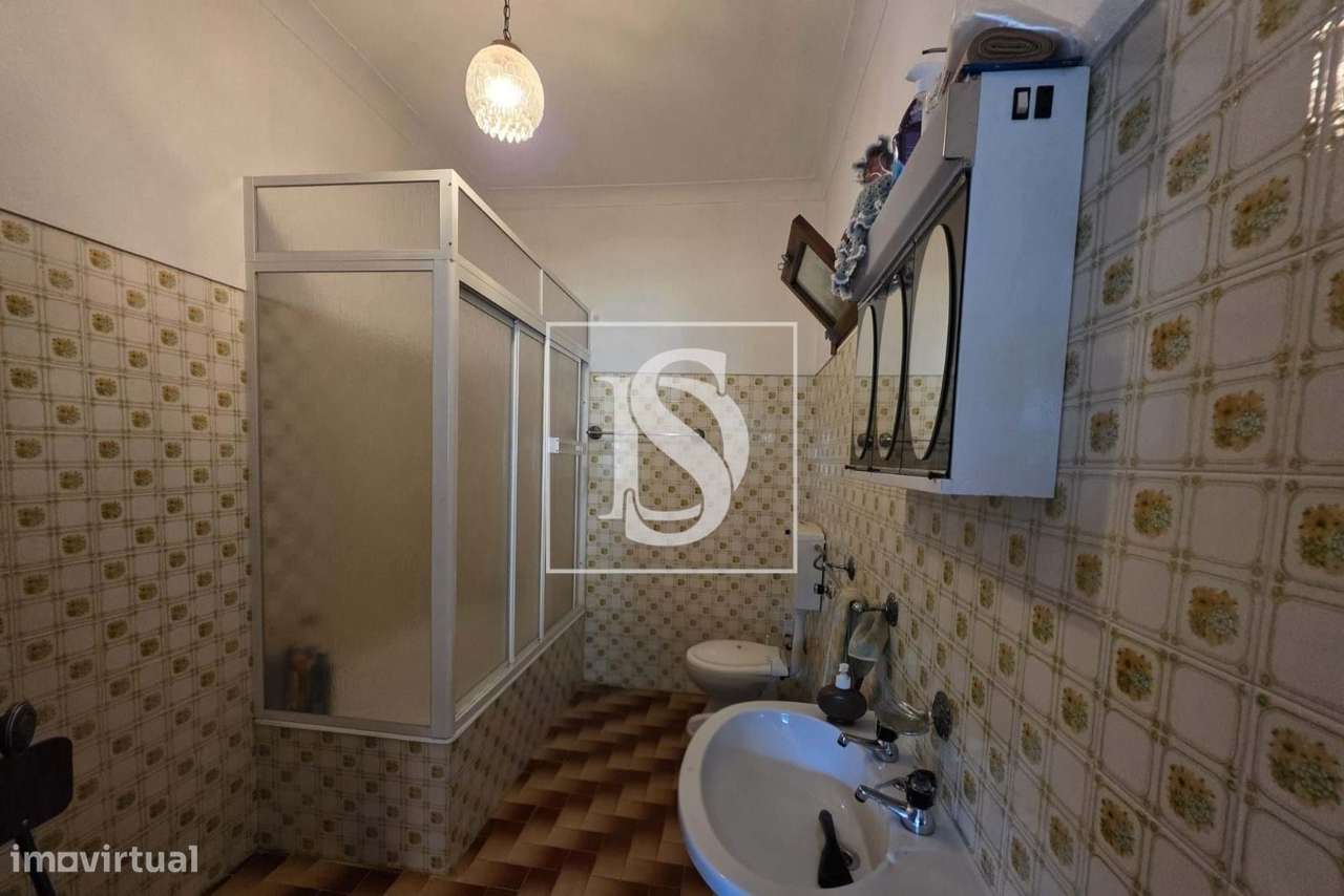 Moradia T6 no centro de Tondela-20